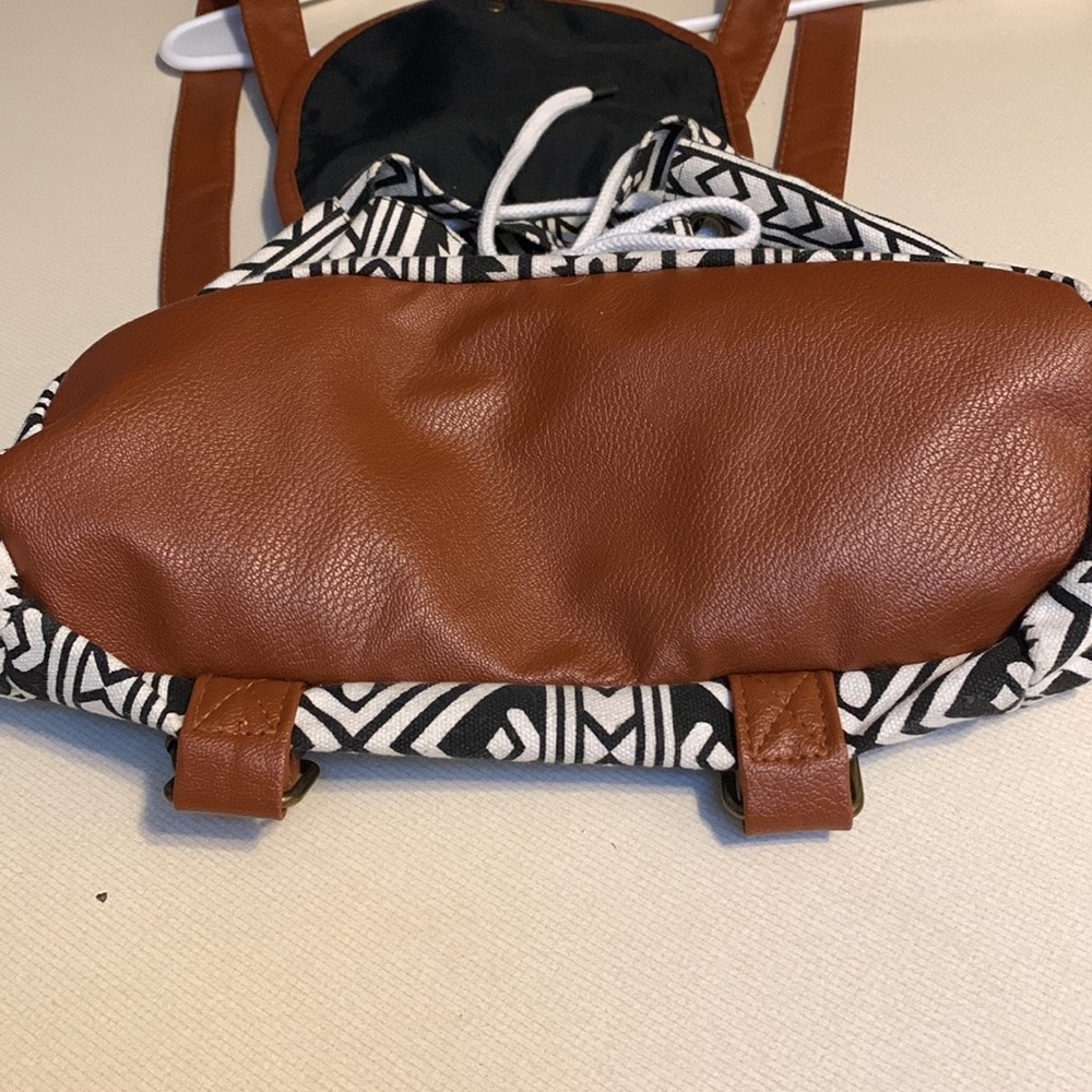 Tribal Print Drawstring Backpack - Picture 5 of 9